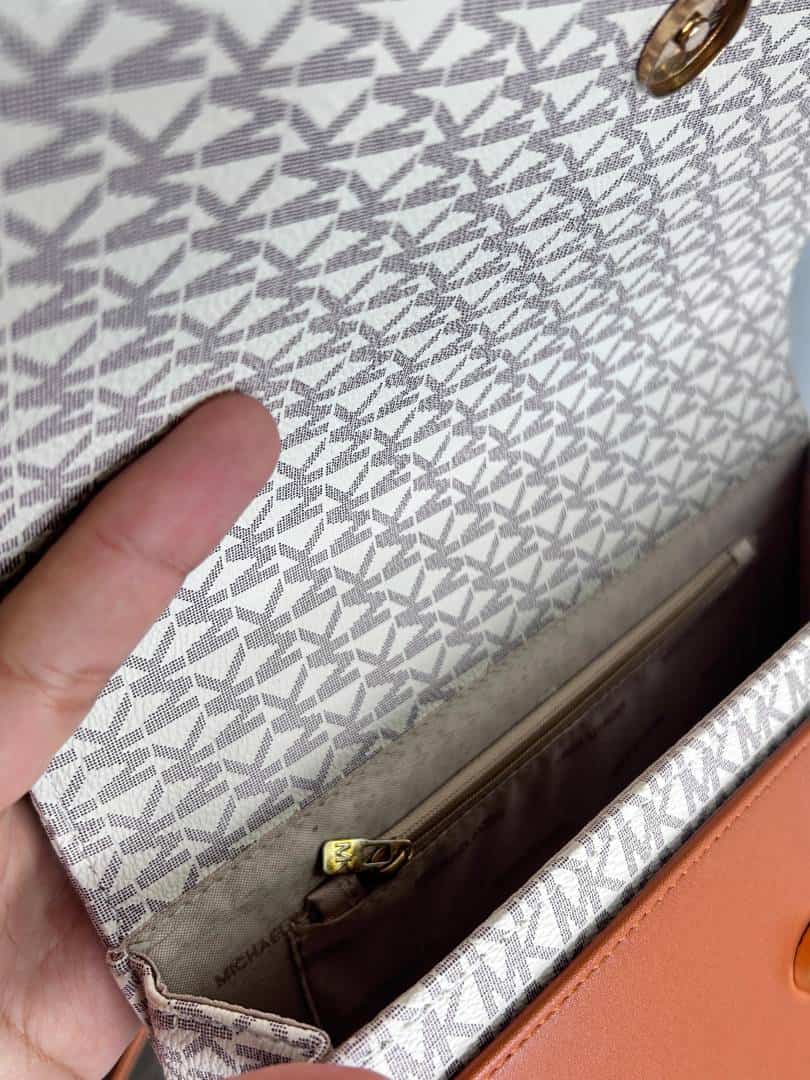 Michael_Kors_Sling_Bag_1005