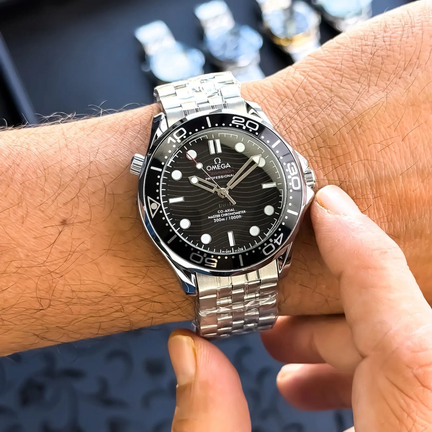 OMEGA_AUTO_SILVER_BLACK
